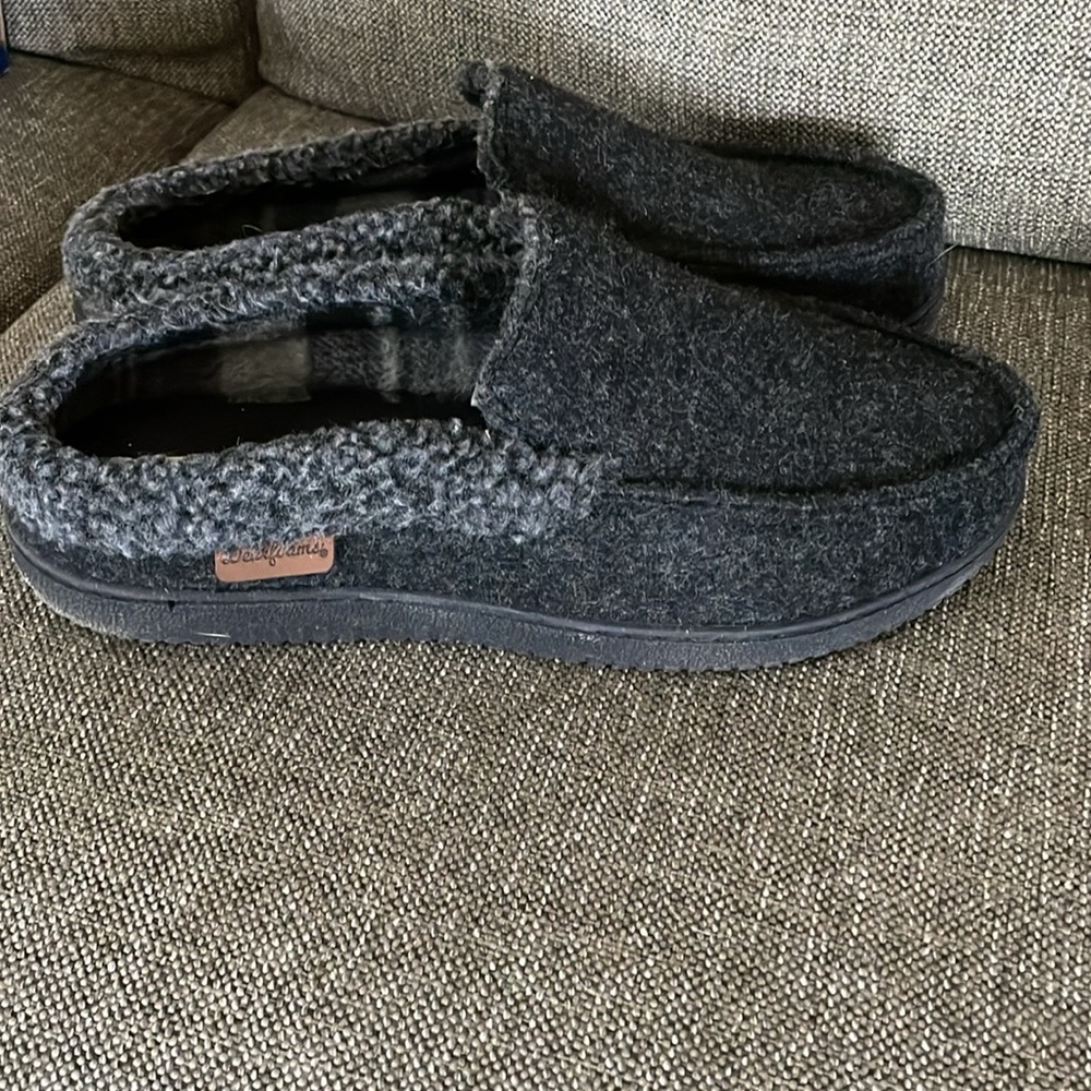 Men’s new sizes is M 9-10 dark grey